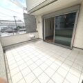 ルーフバルコニーが魅力の家